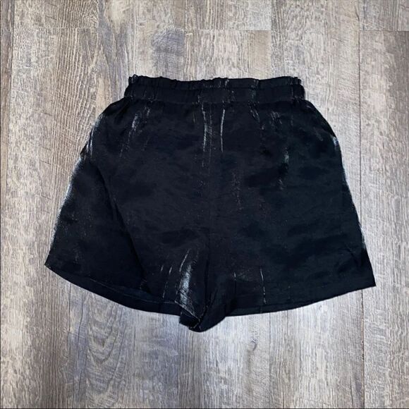 Ellison Shorts   - Picture 3 of 3